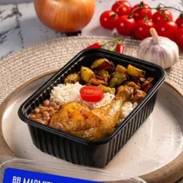 Coxa e sobrecoxa assada com Batata assada, Arroz branco e feijão