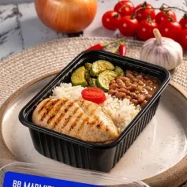 Bife de Frango Grelhado com Arroz branco, Feijão e Abobrinha